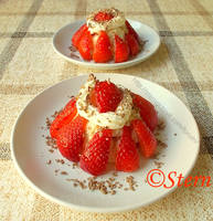 Десерт из манки с клубникой