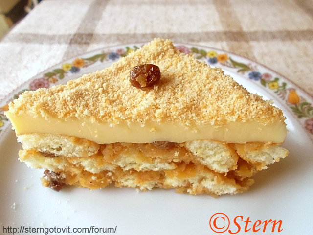 Десерт из печенья с яблоками и заварным кремом
